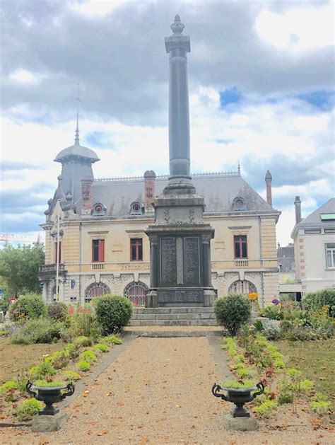 Vases Du Monument Aux Morts Oloron Sainte Marie