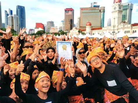 Tarian Tradisional Teramai Cipta Rekod Baru Malaysia Book Of Records