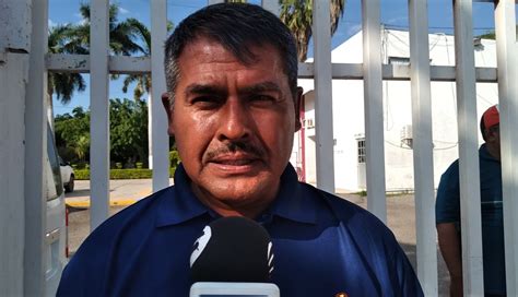 Policías jubilados toman instalaciones del palacio municipal de Guasave