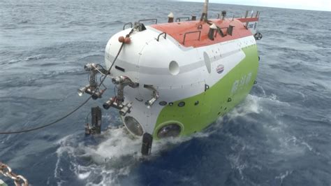 China livestreams manned submersible at bottom of Mariana Trench - CGTN