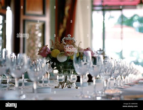 Elegant table settings Stock Photo - Alamy