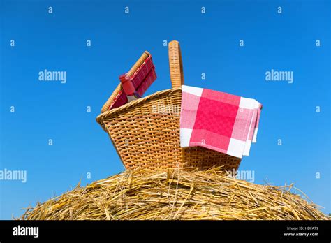 Picnic basket in summer time Stock Photo - Alamy