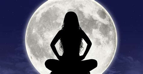 Meditaci N Con La Luna Llena Espacio Alquitara