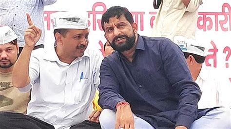 Swati Maliwals Ex Husband Demands Fir Against Kejriwal Offers To Help