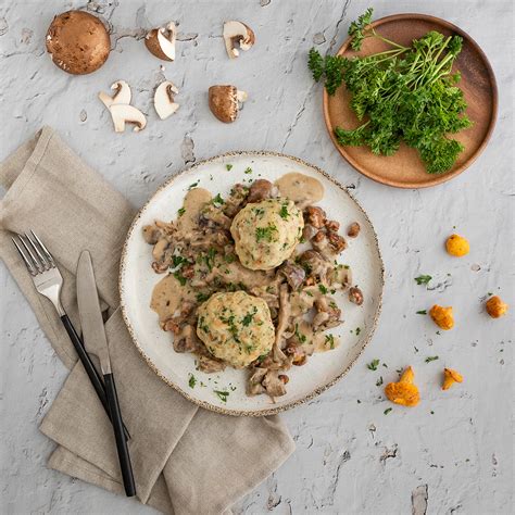 Pilzragout mit Semmelknödel