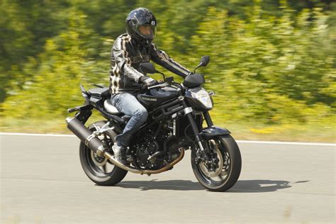 Motorrad Vergleich Hyosung Gt I Naked Vs Motron Revolver