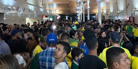 Multid O Se Re Ne No Aeroporto De Rio Branco Para Receber Bolsonaro