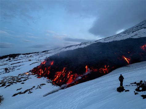 tourists swarm erupting mount etna italian authorities warn