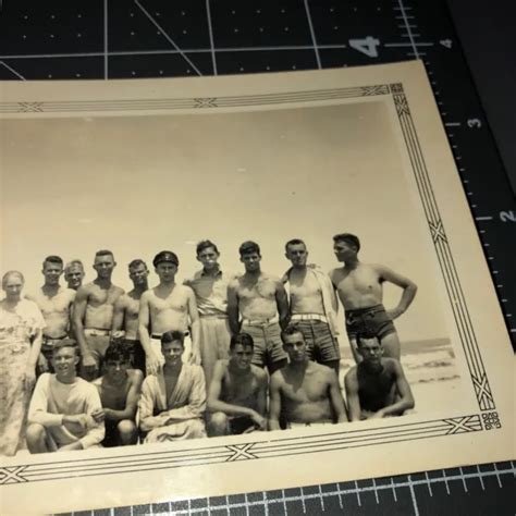 SHIRTLESS MEN SWIMSUIT Man Beefcake Beach Vintage Gay Int Snapshot