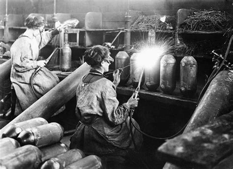 World War One Women Munition Factory Workers Huddersfield Examiner