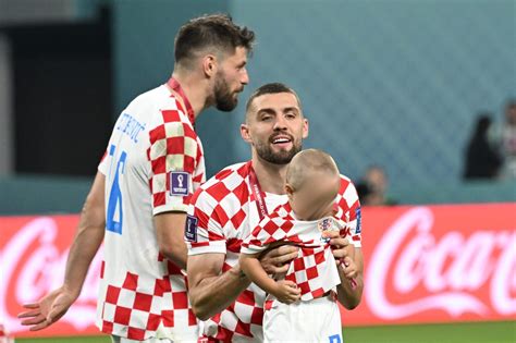 Foto Mo E Li Sla E Vatreni Su Broncu Na Terenu Proslavili S Posebnim