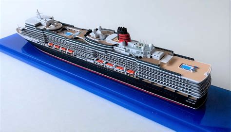 Queen Victoria And Queen Elizabeth Cruise Ship Models 1 1250 Scale By