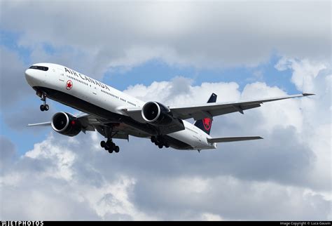 C FIVX Boeing 777 333ER Air Canada Luca Gauvin JetPhotos