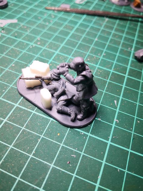 German Sniper Team. Unconventional approach with two minis on one stand