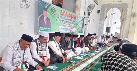 Pimpinan Zikir Komunitas Pemuda Subuh Pimpin Zikir Dan Doa Bersama