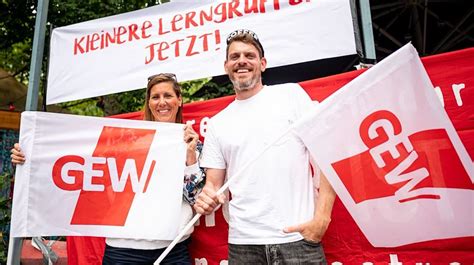 Warnstreik Der Gewerkschaft GEW An Berliner Schulen