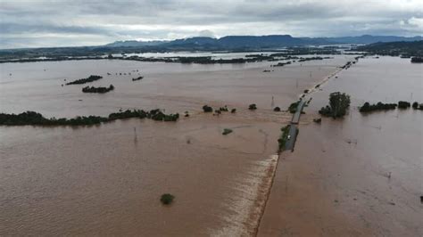 Sobe Para O N Mero De Mortos Em Decorr Ncia Da Chuva No Rs R Dio