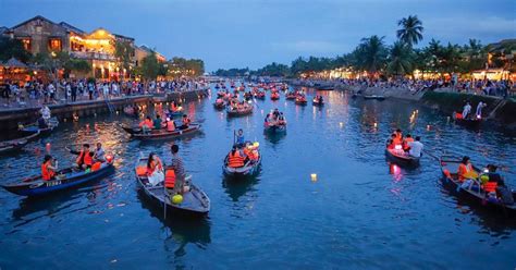 N Chtliche Bootsfahrt Und Schwimmende Laterne Auf Dem Hoai Fluss Hoi An