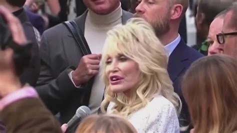 Dolly Parton Turned Down Tea Invitation From Kate Middleton Fox6 Milwaukee