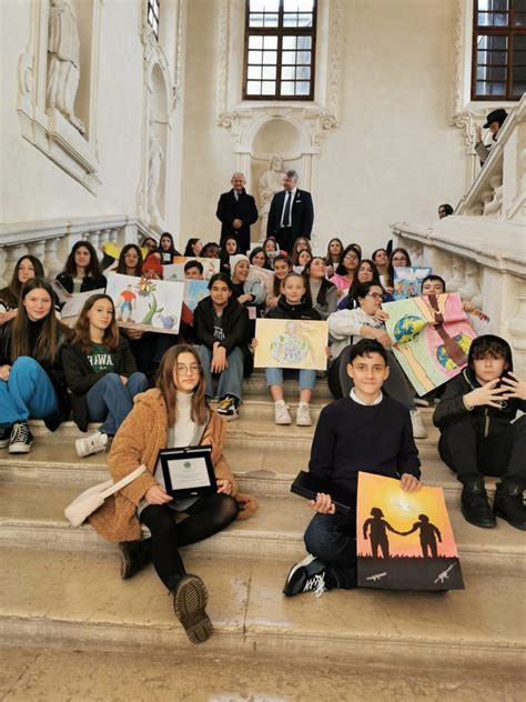 Premiati I Ragazzi Vincitori Del Concorso Lions Un Poster Per La Pace