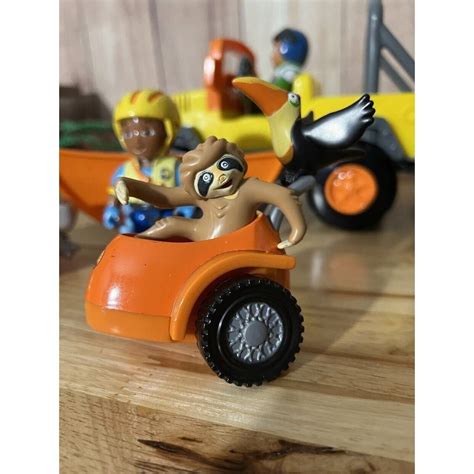 Huge Go Diego Go Toy Set With Jeep And Animals