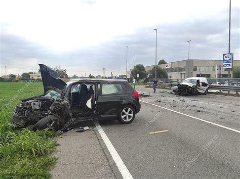 Rivolta D Adda Incidente Tra Auto Muore Ambulante Il Nuovo Torrazzo