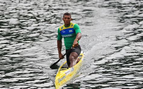 Jornal Correio Isaquias Queiroz se destaca na Copa do Mundo e vai à