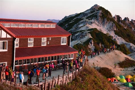 紅葉が進んでいます 北アルプス表銀座 燕岳（つばくろだけ）の山小屋 燕山荘グループ