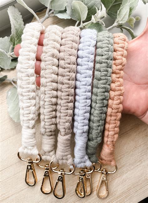 Macrame Wristlets Handmade Boho Keychain Etsy Canada Chaveiros Criativos Chaveiro Macramé