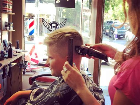 Pin By Chris Bros On Chez La Coiffeuse Barber Shop Haircuts Cutting