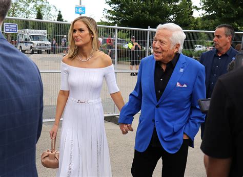 Everyone Had Same Reaction To Photo Of Robert Kraft S Wife The Spun