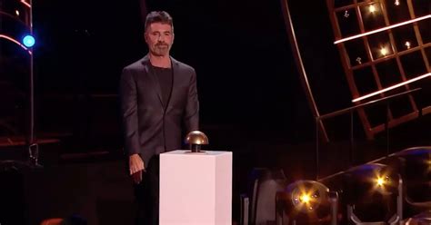 Simon Cowell S Royal Variety Performance On Stage Blunder Leaves Viewers In Hysterics Ok Magazine