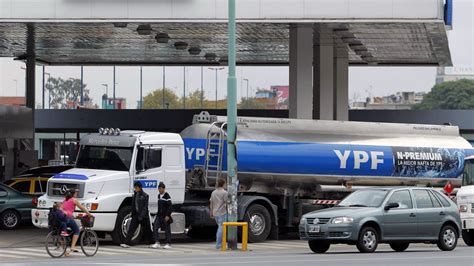 Cuáles son los nuevos precios de las naftas de YPF