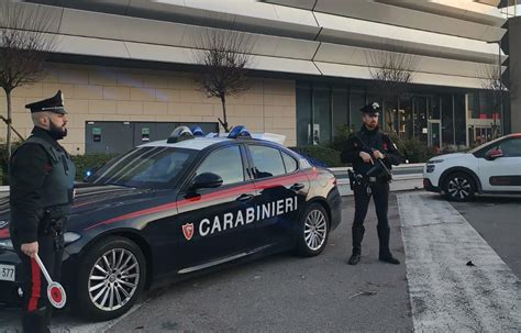 Verona Raffica Di Furti Di Abbigliamento All Adigeo Tre Arresti In