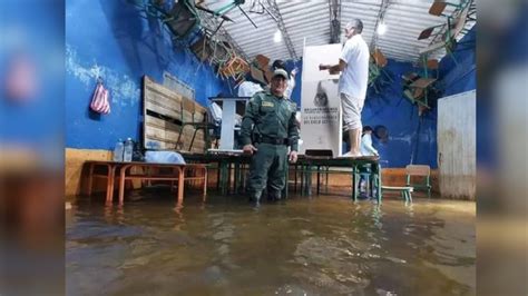 En medio de una inundación salieron a votar habitantes de La Mojana