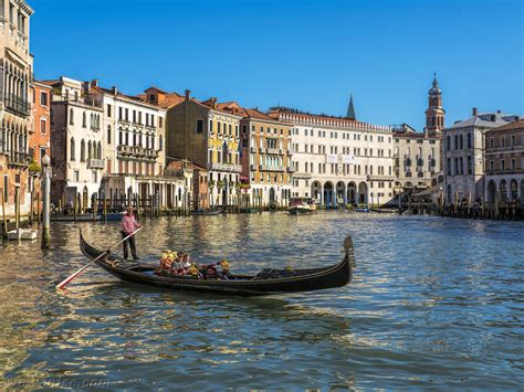 Venice Gondola Rides And Rates Serenade In Venice In Italy