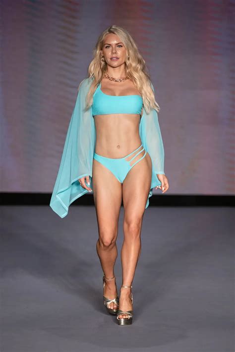 8 Hot Sexy Maethe Bikini Pics