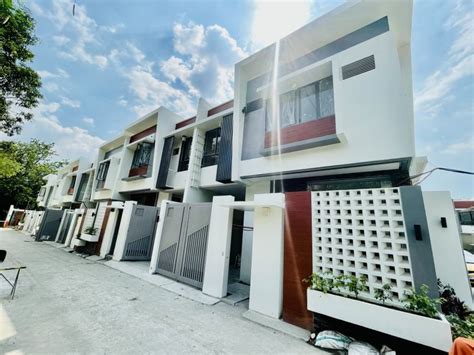 A Compound Type 3BR Townhouse For Sale in EDSA Muñoz Project 8 Quezon