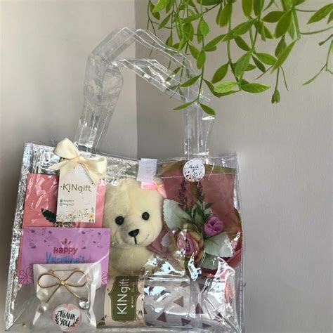 Jual Kado Hampers Gift Hadiah Jilbab Boneka Buket Tas Transparan Wisuda