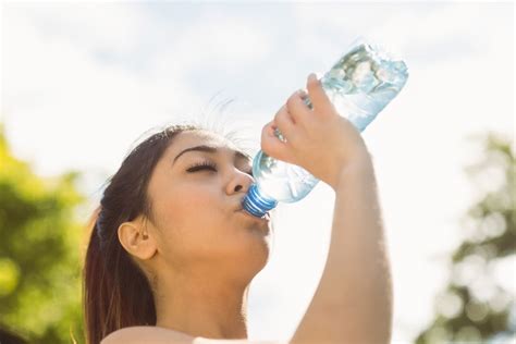 Una Ur Loga Desmiente Que Haya Que Beber Dos Litros De Agua Al D A