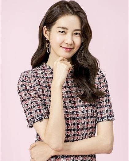 8 Hot Sexy Lee Yo Won Bikini Pics