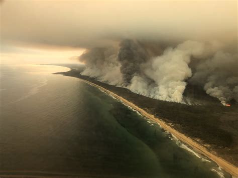 Australia urges over 240,000 people to evacuate as raging bushfires ...