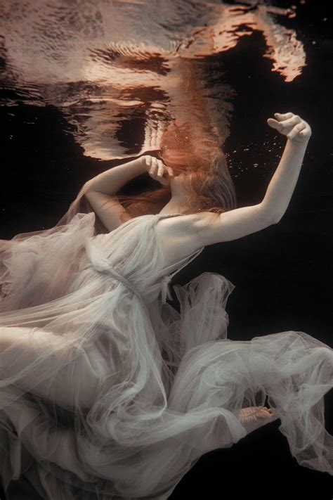 Pin By Blue Rodríguez On Postures Underwater Photoshoot Aesthetic