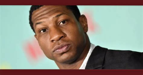 Jonathan Majors aceita dar entrevista após condenação mas vira piada na