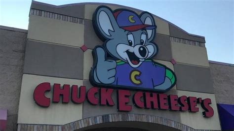 Man Dies In Shooting Outside Chuck E Cheese Indy Cops Say Kansas City Star