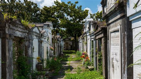 Garden District/Lafayette Cemetery Tour, New Orleans, Louisiana, U.S ...