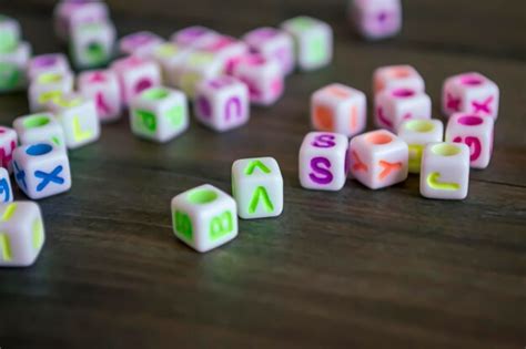 Cubes Color S Avec Lettres Sur Une Table En Bois Beaucoup De Cubes