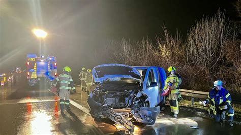 Feuerwehr Werl rückt zu Unfall auf A44 aus Fahrer aus Paderborn verletzt