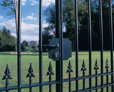 Врезной замок на калитку уличный - 89 фото