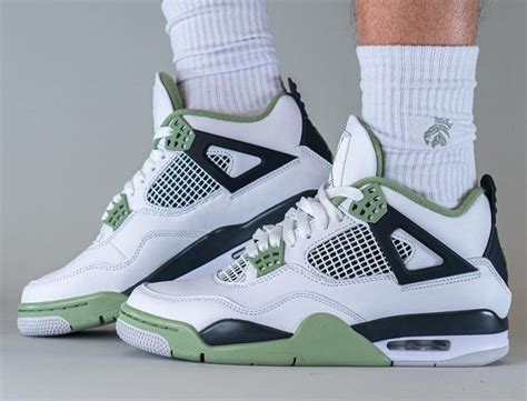 NIKE WMNS AIR JORDAN 4 OIL GREENが2 24に国内発売予定販売店舗掲載中 God Meets Fashion